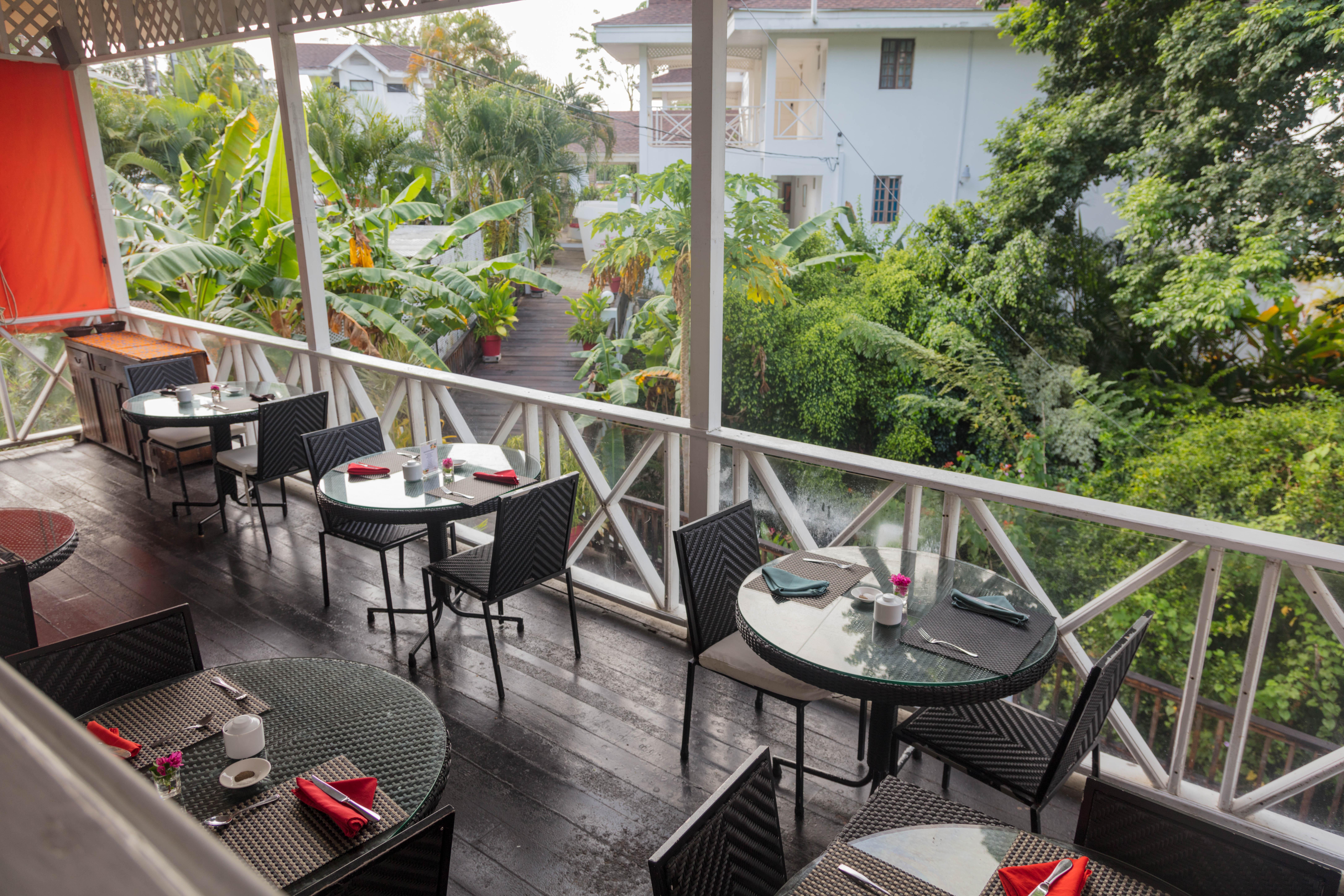 Half Moon Blue Hotel สการ์โบโร ภายนอก รูปภาพ