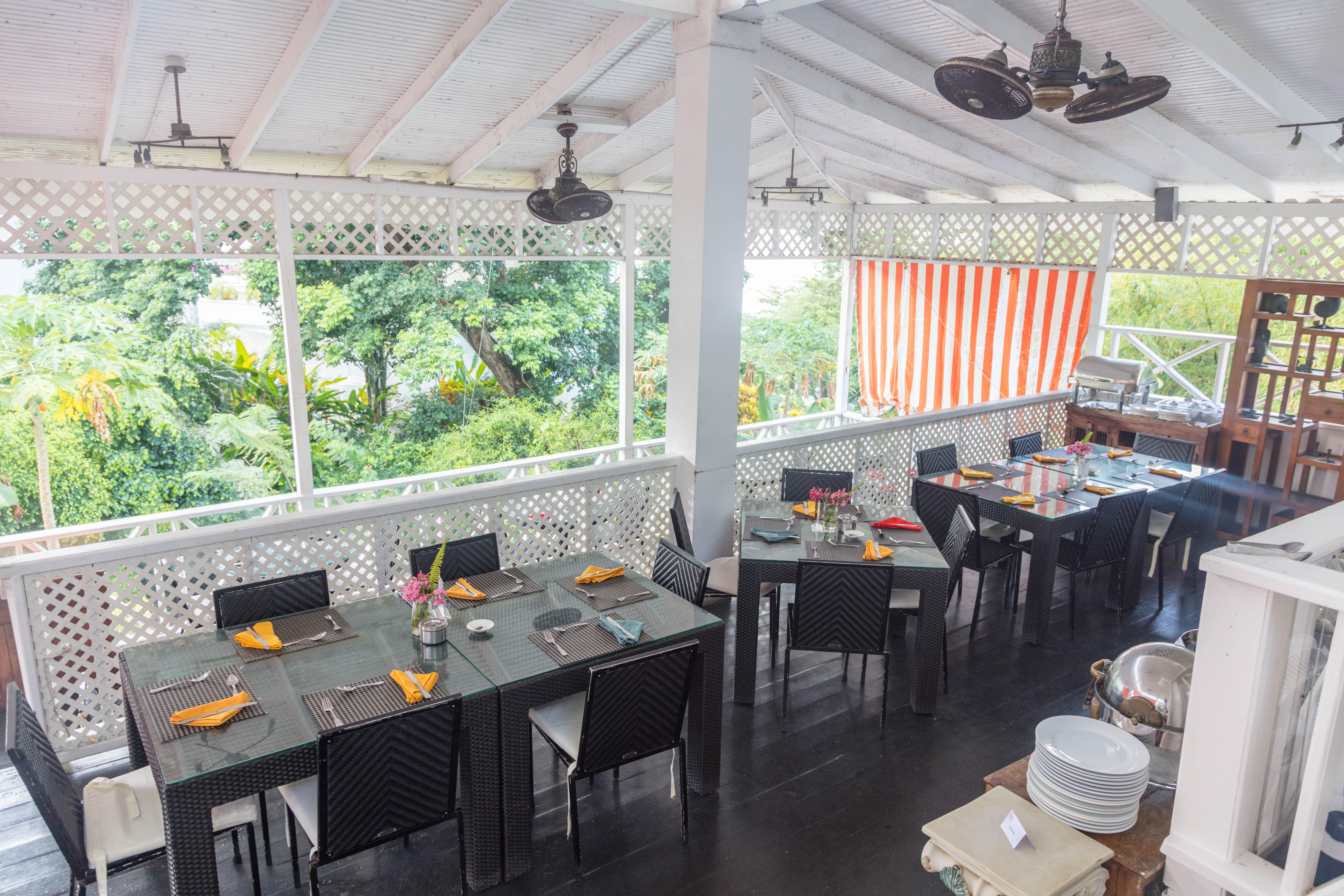 Half Moon Blue Hotel สการ์โบโร ภายนอก รูปภาพ