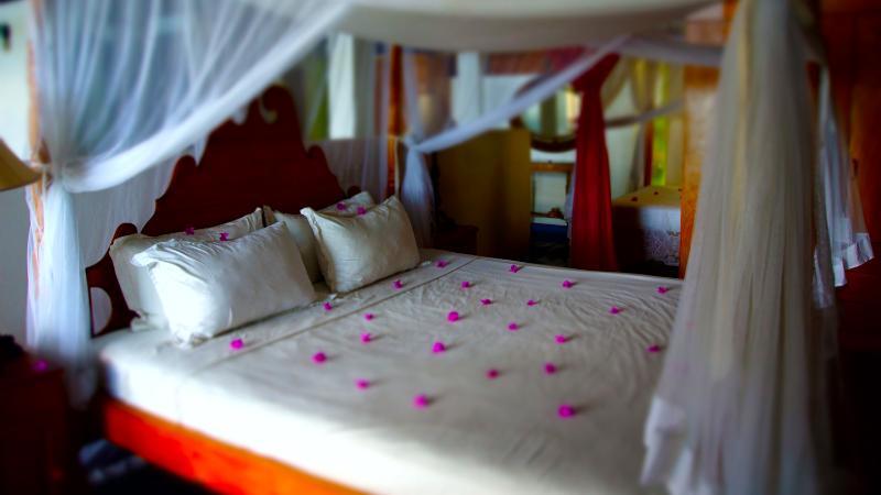 Half Moon Blue Hotel สการ์โบโร ภายนอก รูปภาพ